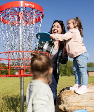 family playing frisbee golf